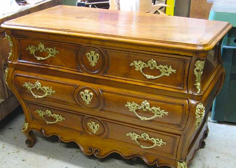 ATELIER DUMAS : David DUMAS : Tapissier,Rempailleur, Canneur, Restaurateur et réparateur de fauteuils en cuir et meubles anciens. Tapisserie d’ameublement, rempaillage cannage de chaise, restaurateur fauteuils en cuir, meubles anciens dans le Var (83), les Alpes-Maritimes (06) et les Bouches-du-Rhône (13).